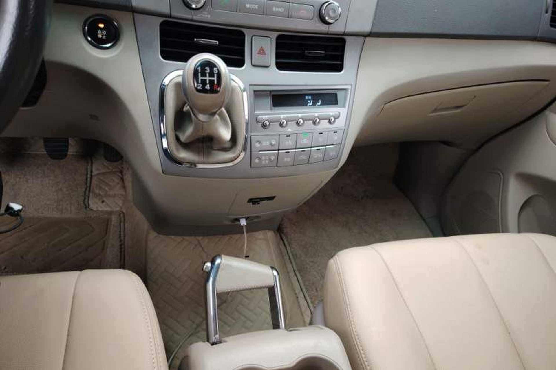 Used BYD M6 2013 2.0L Manual Comfort Edition Gear Lever