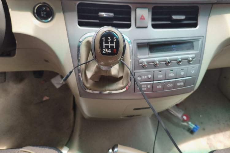 Used BYD M6 2013 2.0L Manual Comfort Edition Gear Lever