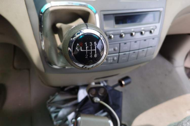 Used BYD M6 2013 2.4L Manual Luxury Model Gear Lever