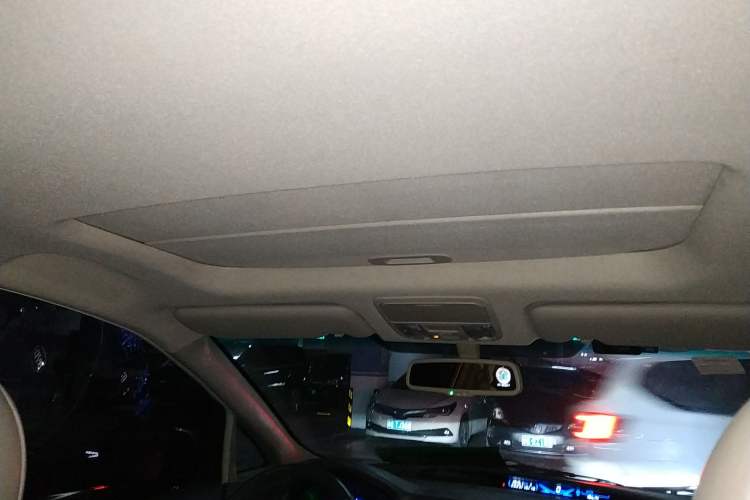 Used BYD M6 2013 2.4L Automatic Luxury Model Headliner