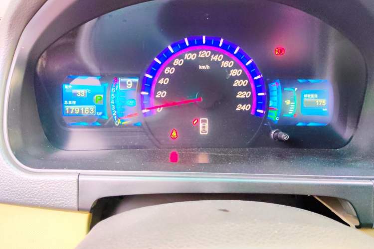 Used BYD M6 2013 2.4L Automatic Luxury Model Instrument Cluster