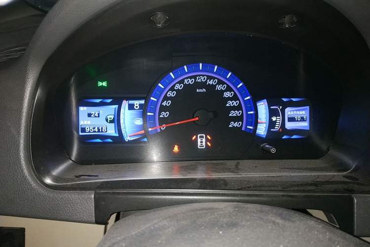 Used BYD M6 2013 2.4L Automatic Luxury Model Instrument Cluster