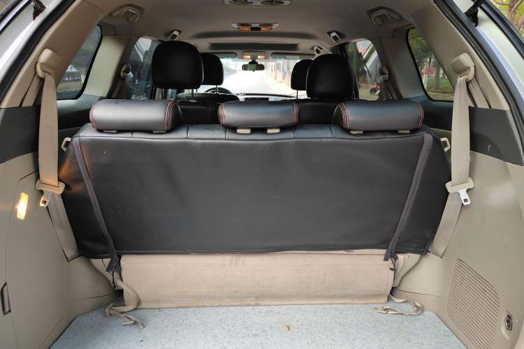 Used BYD M6 2013 2.0L Manual Comfort Edition Interior 6