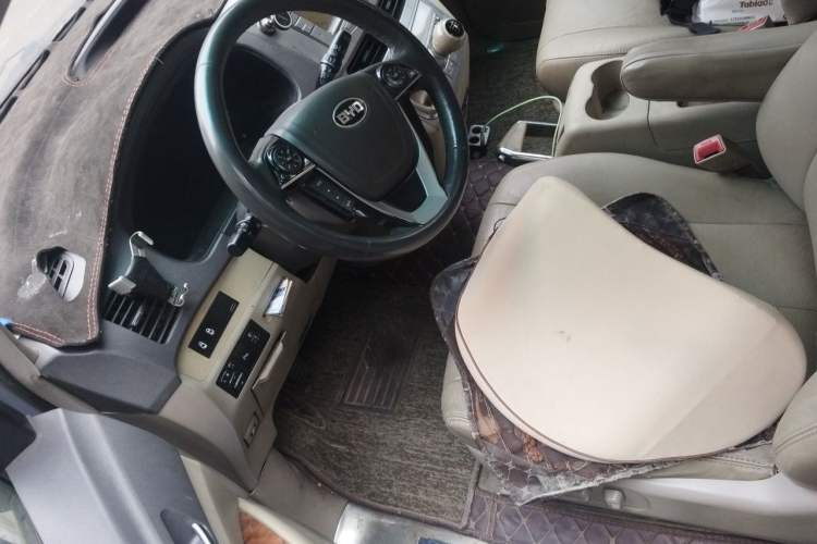 Used BYD M6 2013 2.4L Manual Luxury Model Left Front Seat