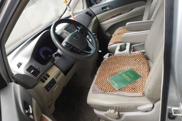 Used BYD M6 2013 2.4L Manual Luxury Model Left Front Seat