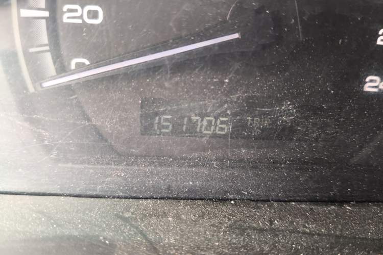 Used BYD M6 2013 2.0L Manual Comfort Edition Odometer Close Up