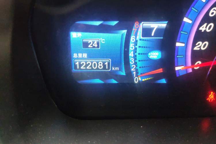 Used BYD M6 2013 2.4L Manual Luxury Model Odometer Close Up