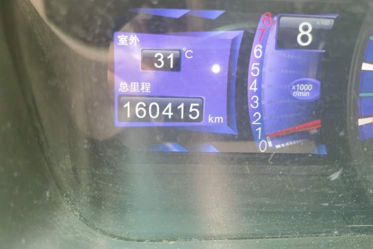 Used BYD M6 2013 2.4L Manual Luxury Model Odometer Close Up