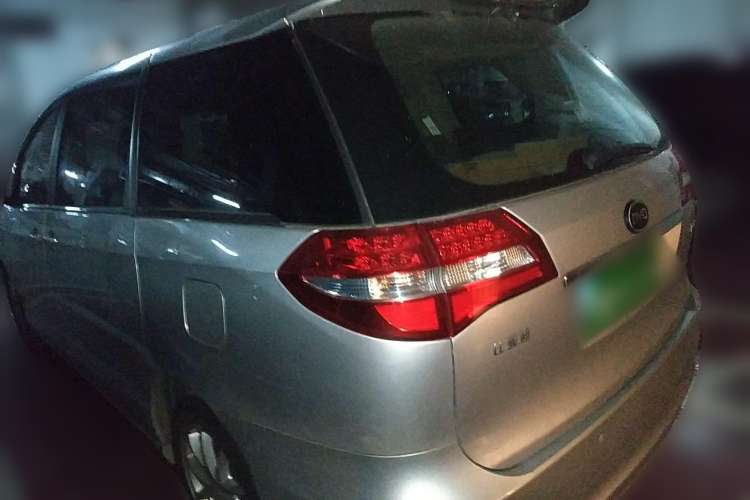 Used BYD M6 2013 2.4L Automatic Luxury Model Rear Left 45 Deg