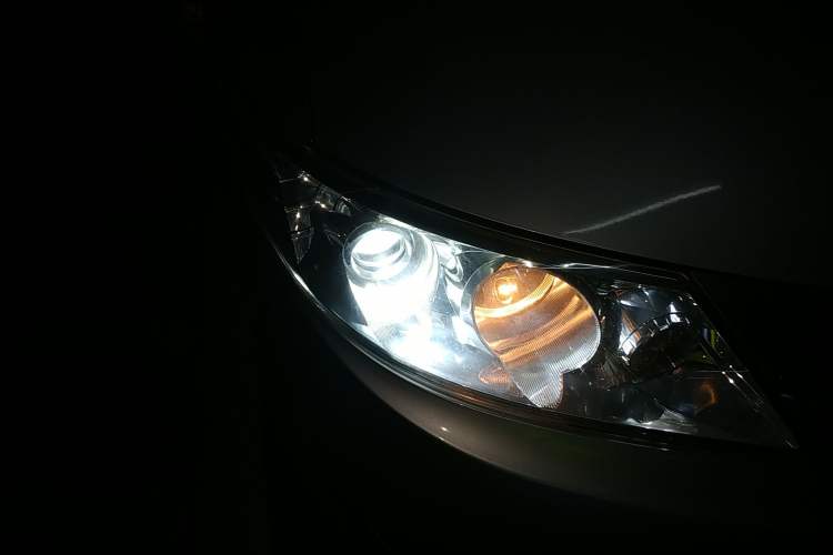 Used BYD M6 2013 2.4L Automatic Luxury Model Right Front Headlight