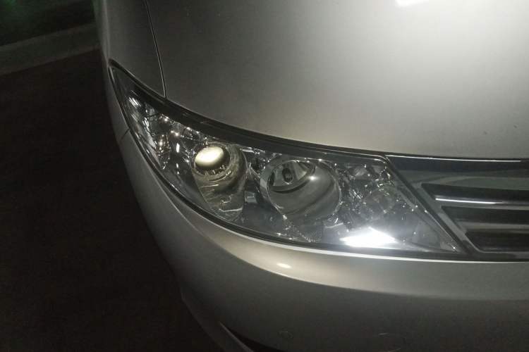 Used BYD M6 2013 2.4L Manual Luxury Model Right Front Headlight