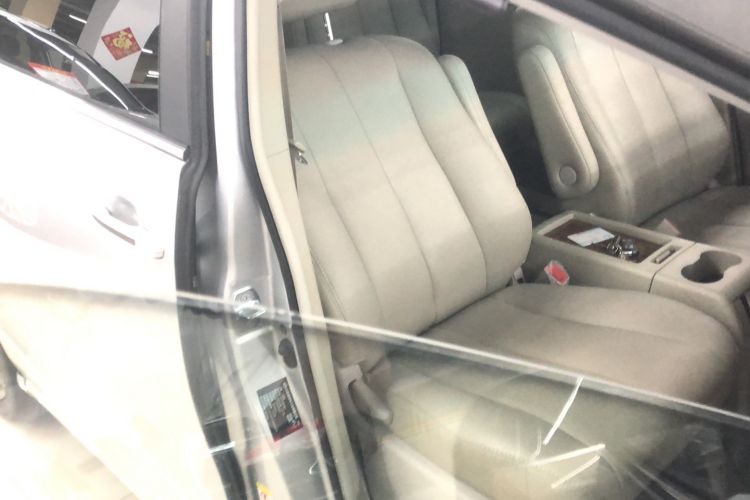 Used BYD M6 2013 2.4L Manual Luxury Model Right Front Seat
