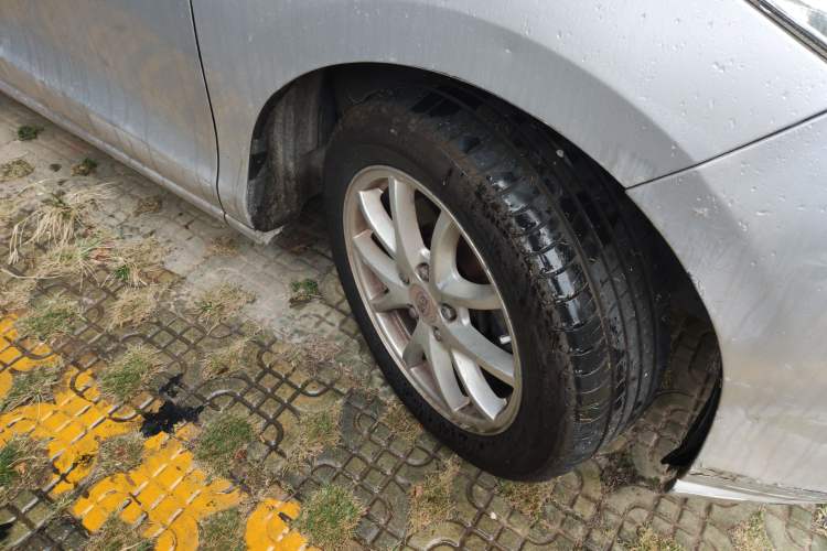 Used BYD M6 2013 2.4L Manual Luxury Model Right Front Wheel Hub