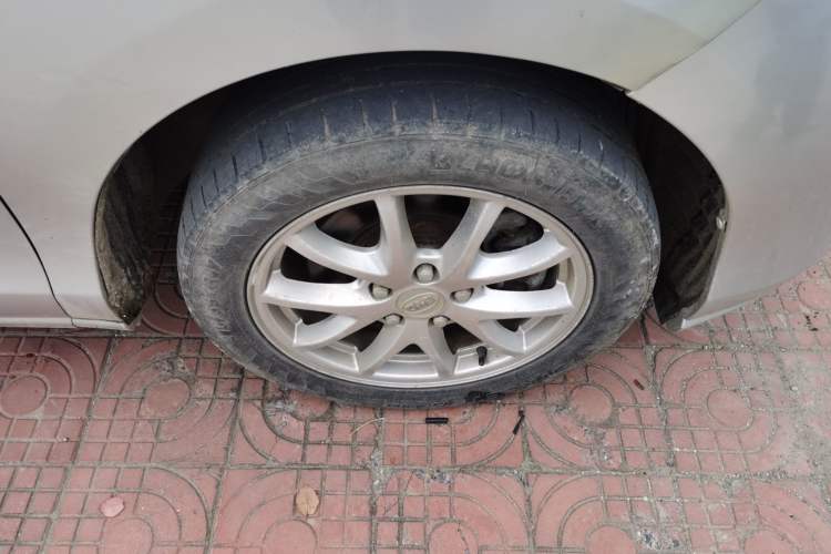 Used BYD M6 2013 2.4L Manual Luxury Model Right Front Wheel Hub