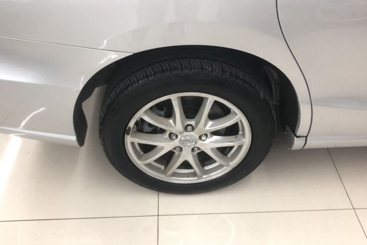 Used BYD M6 2013 2.4L Manual Luxury Model Right Rear Wheel Hub
