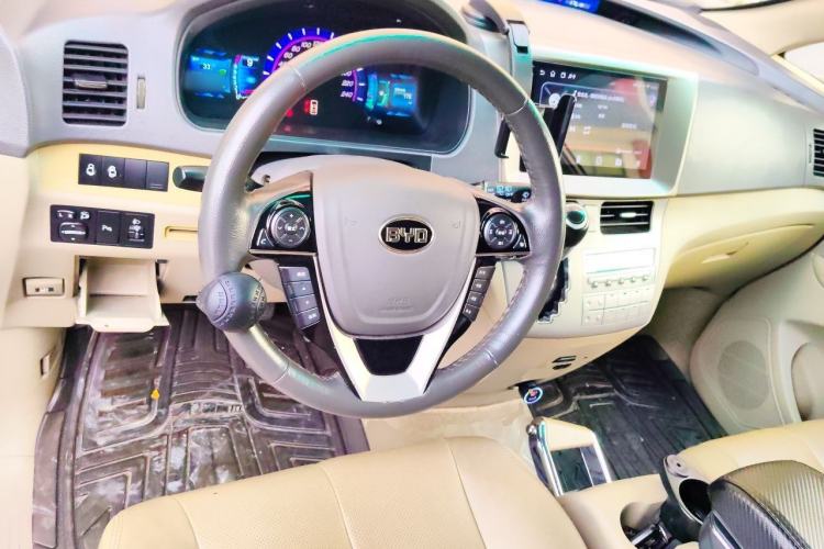 Used BYD M6 2013 2.4L Automatic Luxury Model Steering Wheel