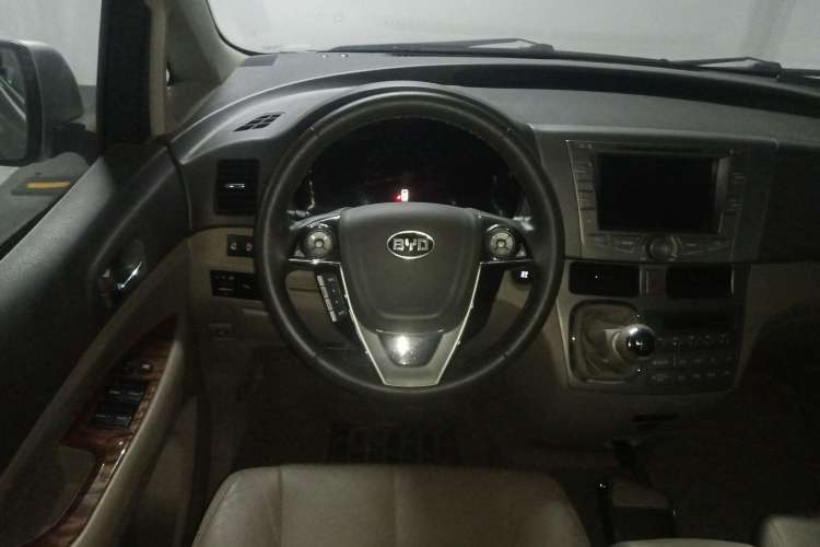 Used BYD M6 2013 2.4L Manual Luxury Model Steering Wheel