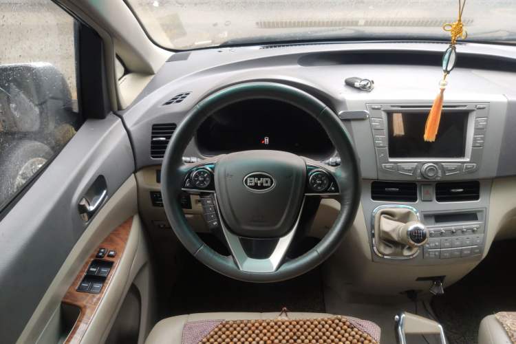 Used BYD M6 2013 2.4L Manual Luxury Model Steering Wheel