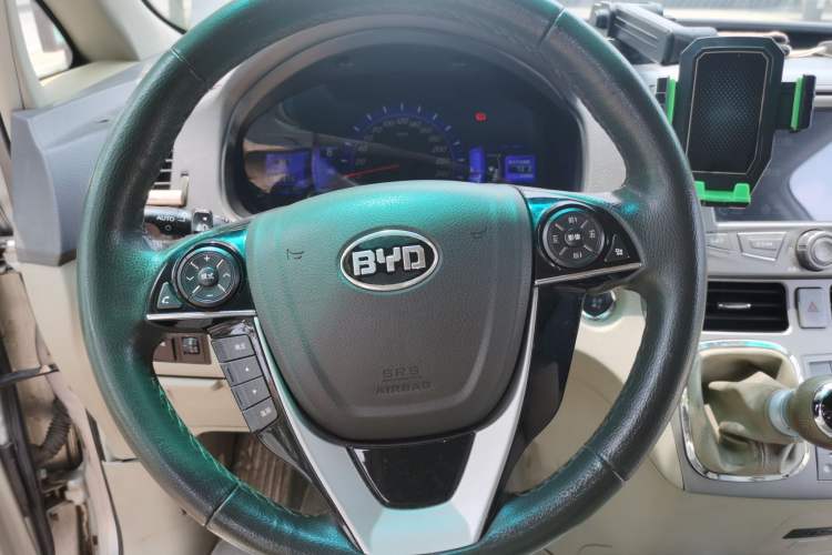 Used BYD M6 2013 2.4L Manual Luxury Model Steering Wheel