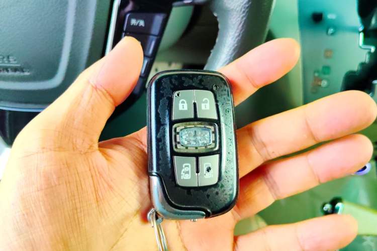 Used BYD M6 2013 2.4L Automatic Luxury Model Vehicle Key