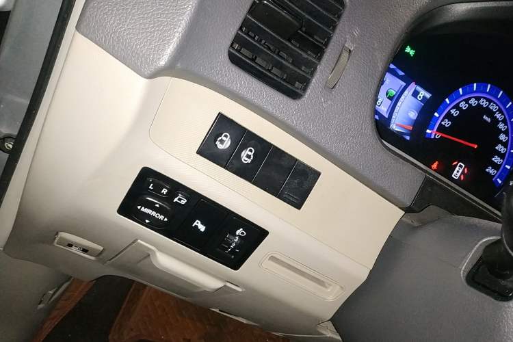 Used BYD M6 2013 2.4L Automatic Luxury Model Vehicle Key