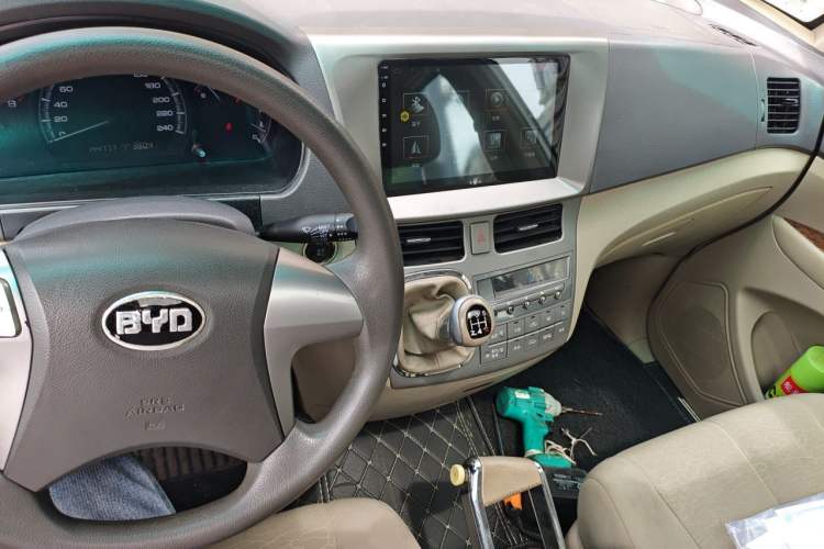 Used BYD M6 2013 2.0L Manual Comfort Edition Audio And AC Panel