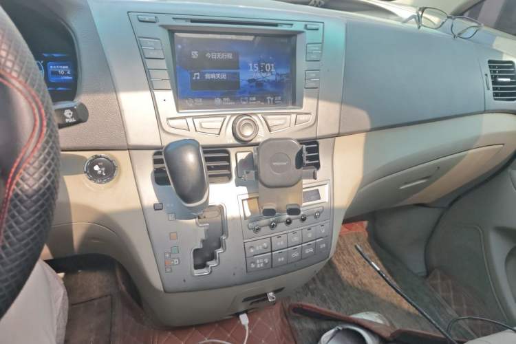 Used BYD M6 2013 2.4L Automatic Luxury Model Audio And AC Panel