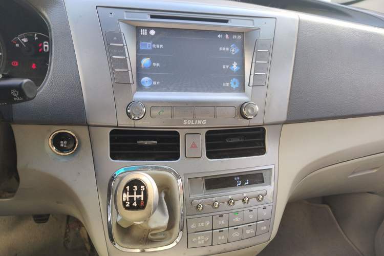 Used BYD M6 2013 2.0L Manual Comfort Edition Audio And AC Panel