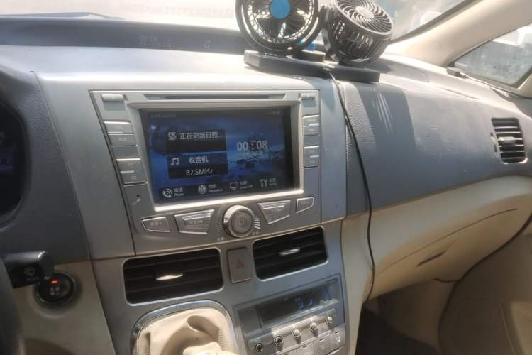 Used BYD M6 2013 2.4L Manual Luxury Model Audio And AC Panel