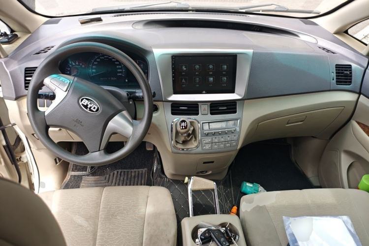 Used BYD M6 2013 2.0L Manual Comfort Edition Center Console