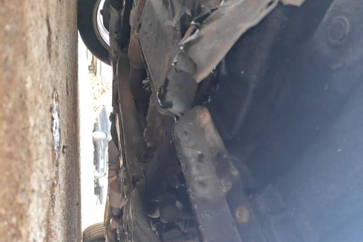 Used BYD M6 2013 2.4L Automatic Luxury Model Chassis Front Left