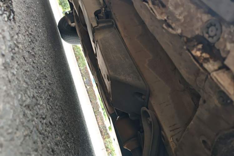 Used BYD M6 2013 2.0L Manual Comfort Edition Chassis Front Right