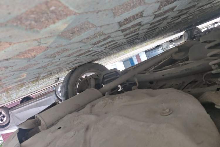 Used BYD M6 2013 2.4L Automatic Luxury Model Chassis Front Right