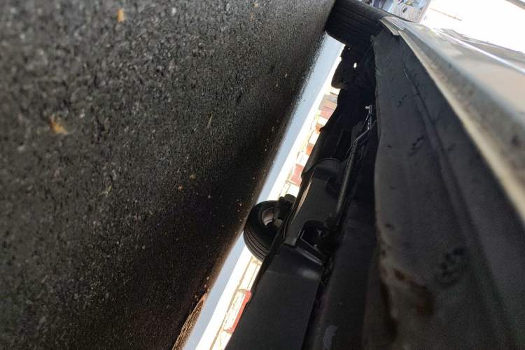 Used BYD M6 2013 2.4L Manual Luxury Model Chassis Front Right