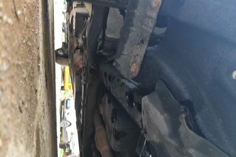 Used BYD M6 2013 2.4L Automatic Luxury Model Chassis Front Right