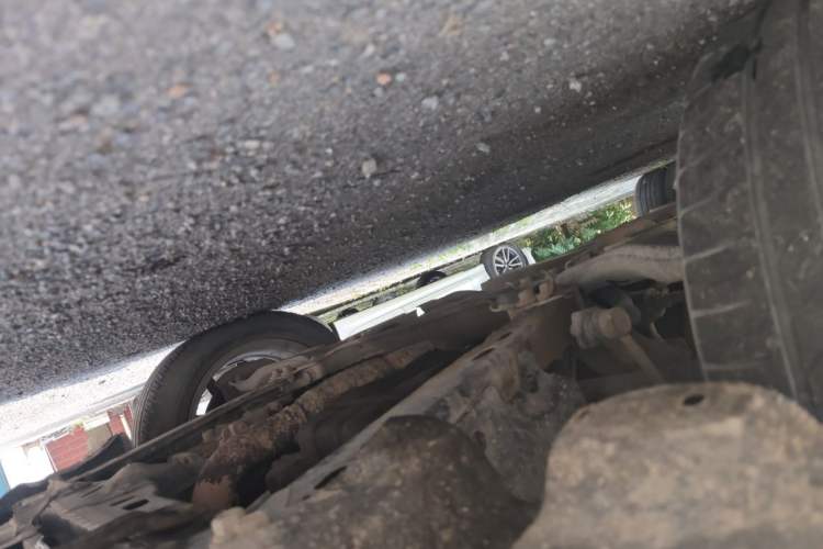 Used BYD M6 2013 2.4L Automatic Luxury Model Chassis Rear Left