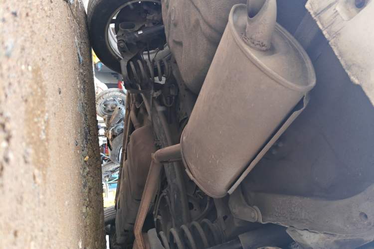 Used BYD M6 2013 2.4L Automatic Luxury Model Chassis Rear Right