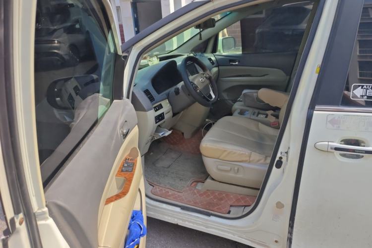 Used BYD M6 2013 2.4L Automatic Luxury Model Driver Seat
