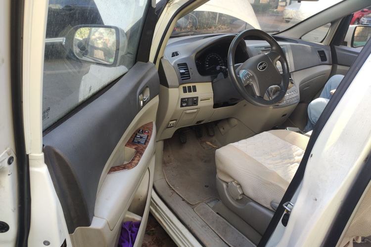 Used BYD M6 2013 2.0L Manual Comfort Edition Driver Seat