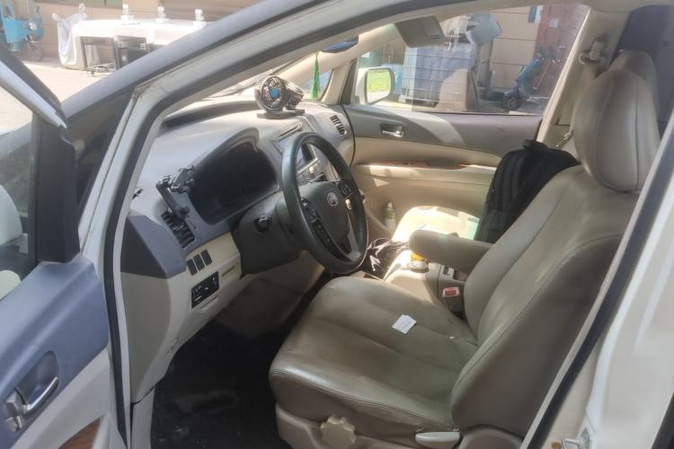 Used BYD M6 2013 2.4L Manual Luxury Model Driver Seat