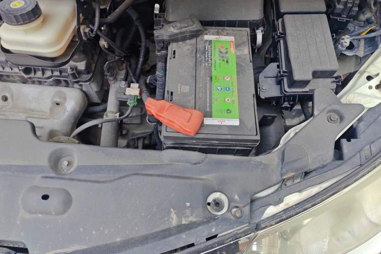 Used BYD M6 2013 2.0L Manual Comfort Edition Engine Bay Left