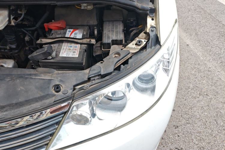 Used BYD M6 2013 2.0L Manual Comfort Edition Engine Bay Left