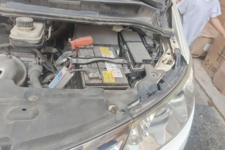 Used BYD M6 2013 2.4L Manual Luxury Model Engine Bay Left