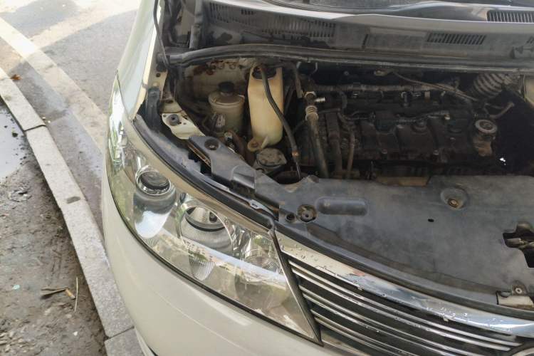 Used BYD M6 2013 2.0L Manual Comfort Edition Engine Bay Right
