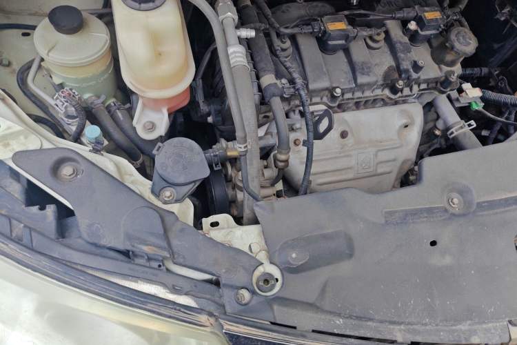 Used BYD M6 2013 2.0L Manual Comfort Edition Engine Bay Right