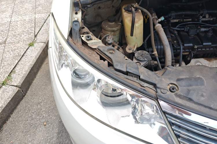 Used BYD M6 2013 2.0L Manual Comfort Edition Engine Bay Right