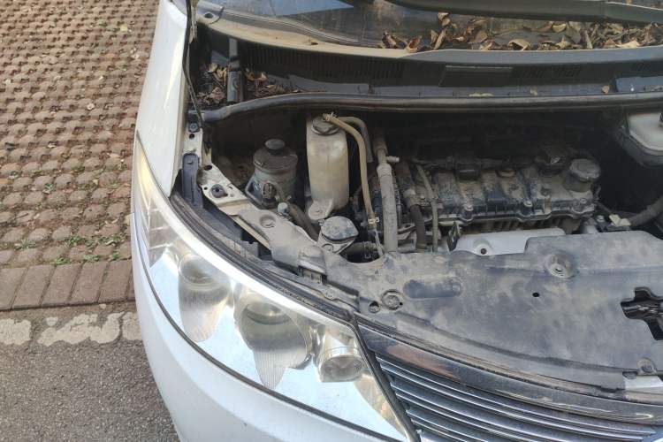 Used BYD M6 2013 2.0L Manual Comfort Edition Engine Bay Right