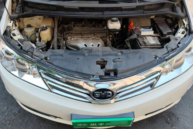 Used BYD M6 2013 2.4L Manual Luxury Model Engine Bay