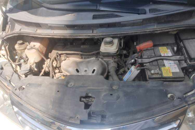 Used BYD M6 2013 2.4L Manual Luxury Model Engine Bay