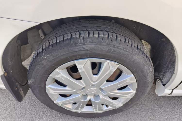 Used BYD M6 2013 2.0L Manual Comfort Edition Exterior 11